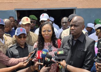 Projet de nouvelle constitution: des ministres à la rencontre des populations