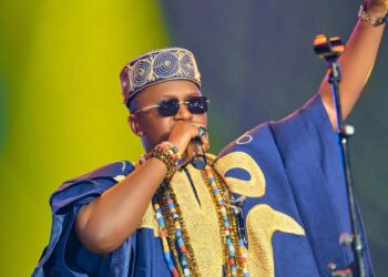 Depuis Paris, Azaya envoie un cœur à Djelykaba Bintou