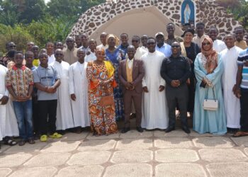 Solidarité : l’AP40 FDSEG assiste l’église Benoît XVI de Kendoumayah