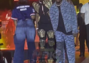 Concert de Sidiki Diabaté: Azaya et Bintou se narguent sur scène