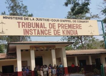 Mort de Diouma Bah: ses camarades élèves manifestent devant le TPI de Kindia