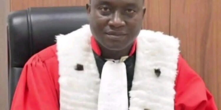 Justice: le magistrat Alghassimou Diallo révoqué pour “manœuvres de déstabilisation de la Guinée”