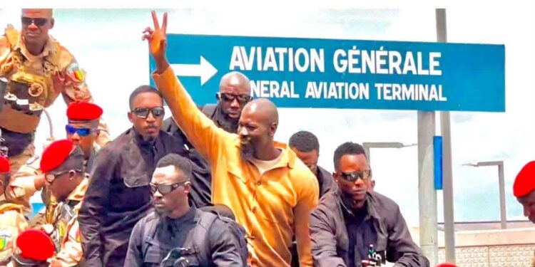 De retour à Conakry, Doumbouya affiche l’image d’un homme requinqué
