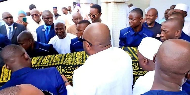 L&rsquo;ancien PM guinéen Sidya Touré finalement enterré en Côte d&rsquo;Ivoire
